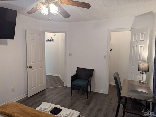 Building Photo - 4009 Shorewood Dr