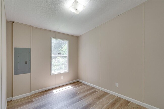 Building Photo - Peaceful 2BR 2 BA in Soddy Daisy