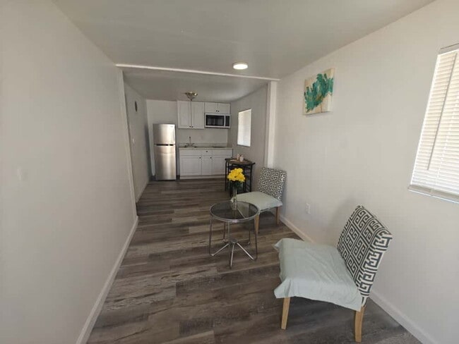 Building Photo - 306 W Lewis St