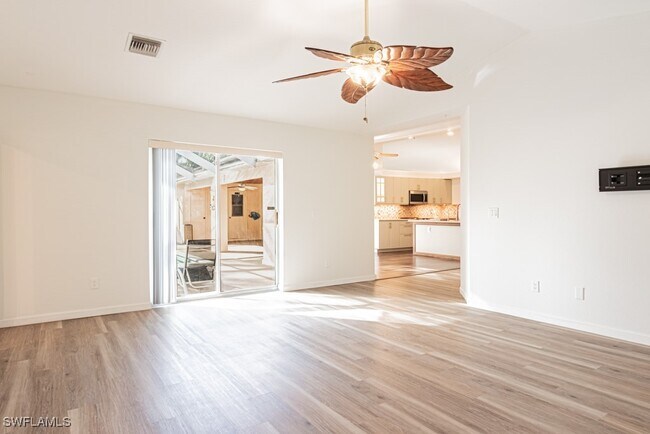 Building Photo - 590 6th St NE