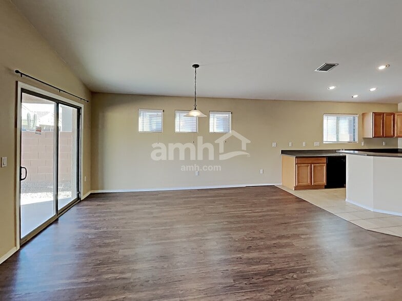 Building Photo - 4013 E Shadow Branch Dr