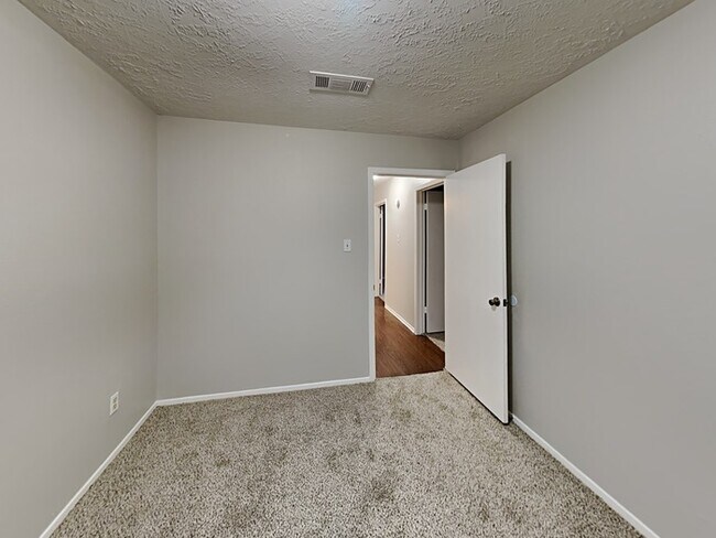 Building Photo - Special Price If Leased By 01/16