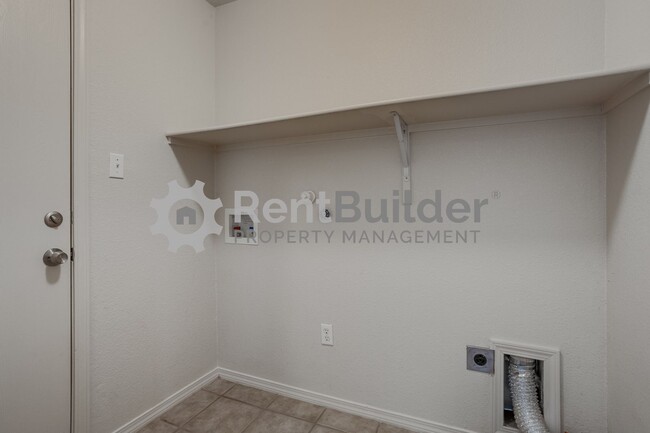 Building Photo - ***Lease Pending*** Please apply at your o...