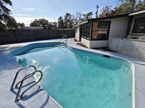 Building Photo - 588 Madeira Dr