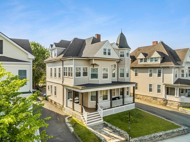 Building Photo - 974 Plymouth Ave