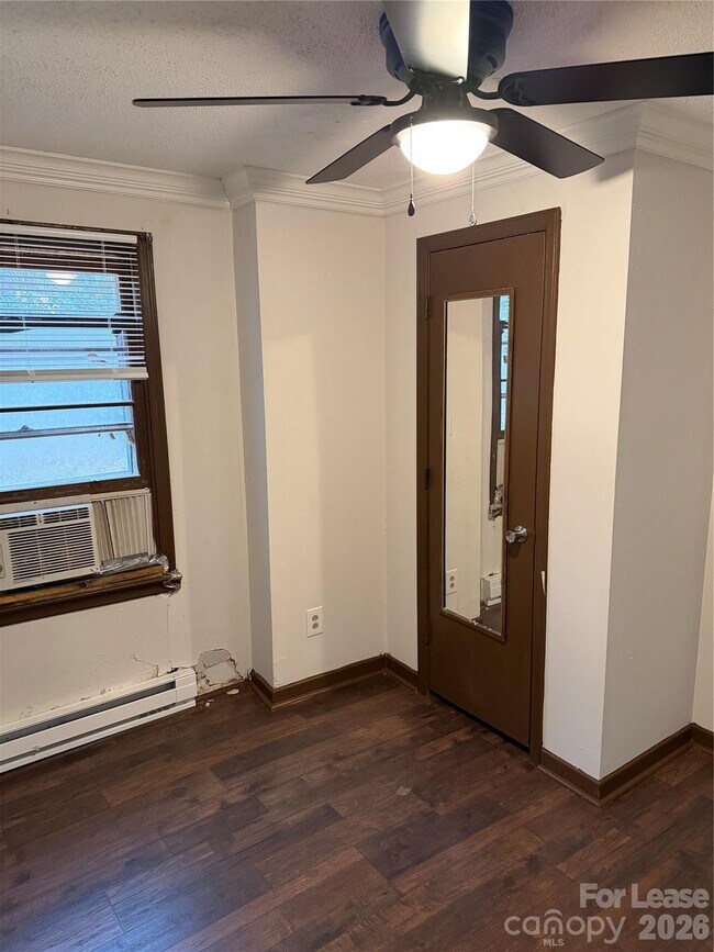 Building Photo - 526 Everette St