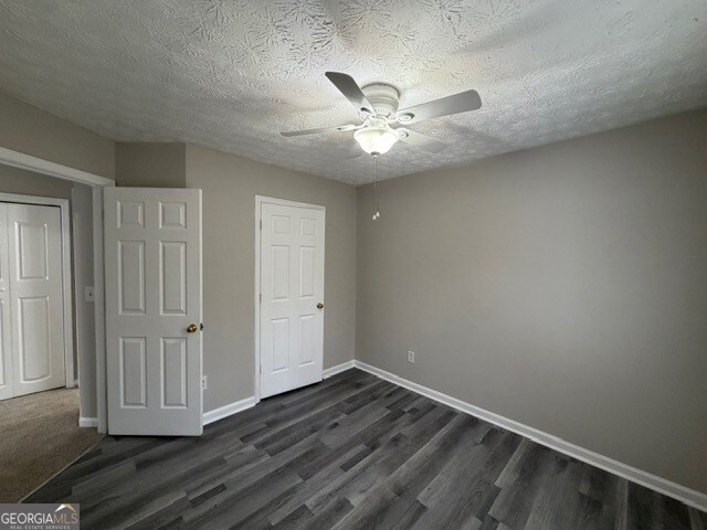 Building Photo - 5590 Hampton Ct