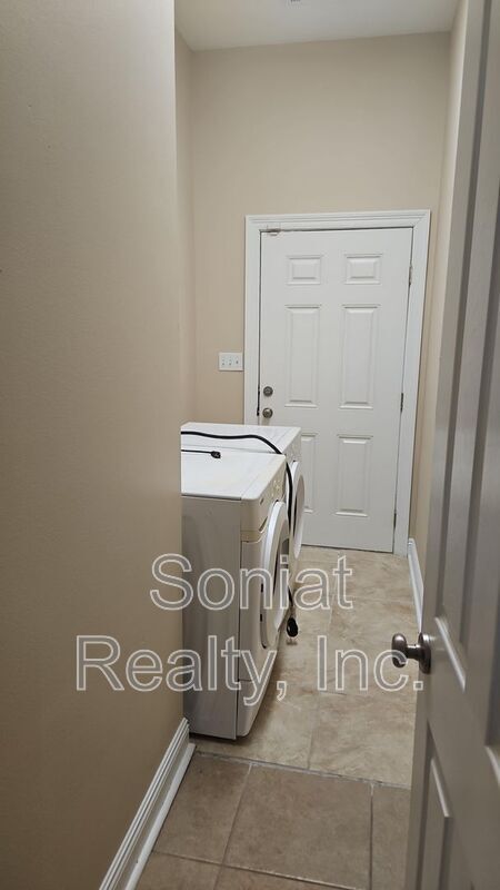 Building Photo - 6087 Wilton Dr