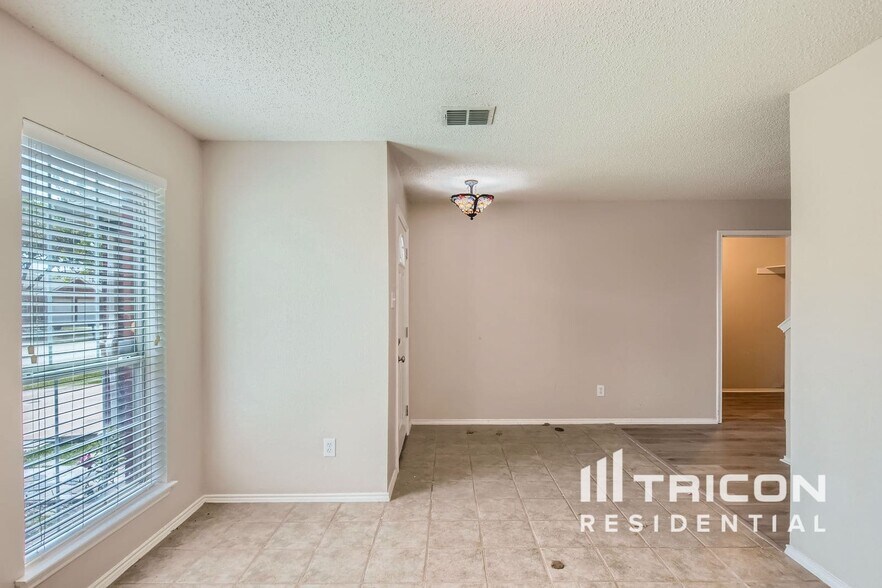 Building Photo - 510 Appaloosa Dr