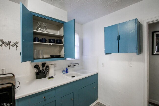 Building Photo - 2 br, 1 bath Duplex - 1319 East 53rd Street