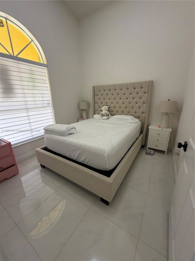 Building Photo - 2330 SW 132nd Wy