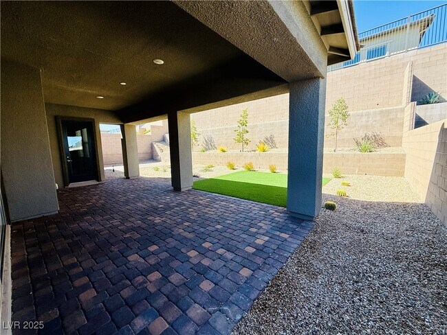 Building Photo - 981 Woodburn Ln