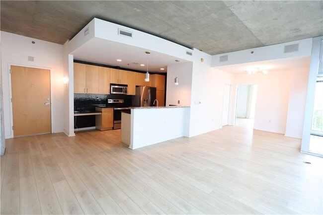 Building Photo - 923 Peachtree St NE