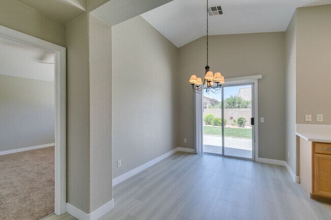 Building Photo - This  one-story home is located in the hea...