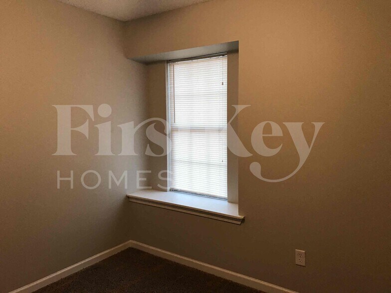 Building Photo - 6418 S Fawn Hollow Cir