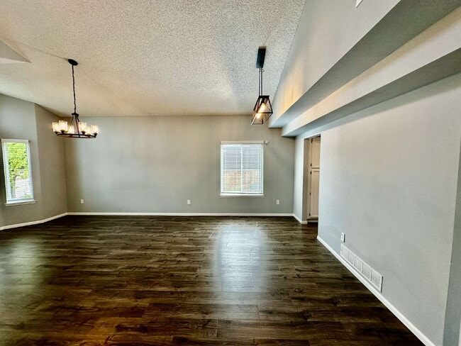 Building Photo - "Charming 3-Bed Highlands Ranch Home with ...