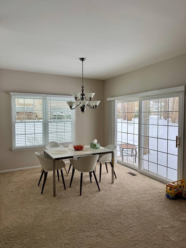 Building Photo - 5261 Pebble Ln