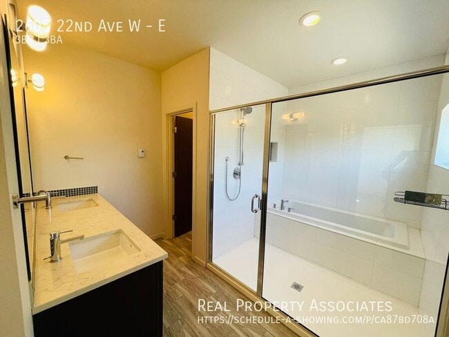 Building Photo - 2605 22nd Ave W