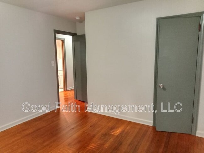 Building Photo - 3105 Old Louisville Rd