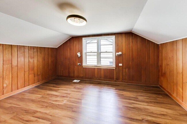 Building Photo - 679 Spring Rd