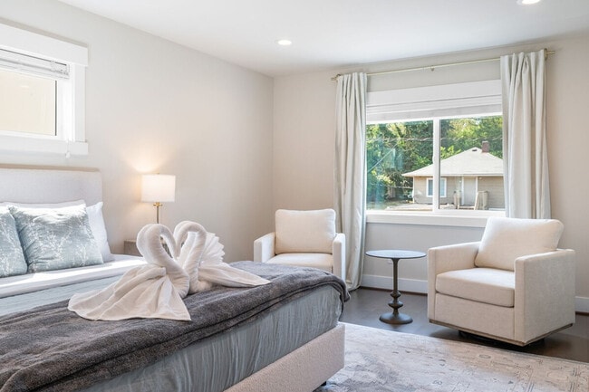 Building Photo - 10404 2nd Pl SW