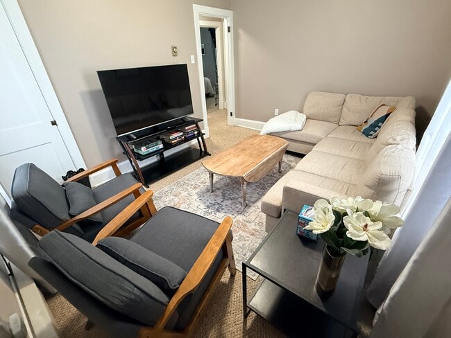 Building Photo - 533 N 2nd St