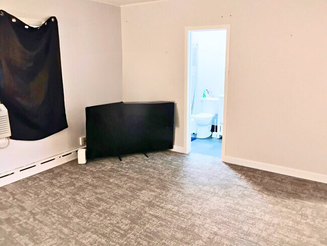 Building Photo - 220 S Main St