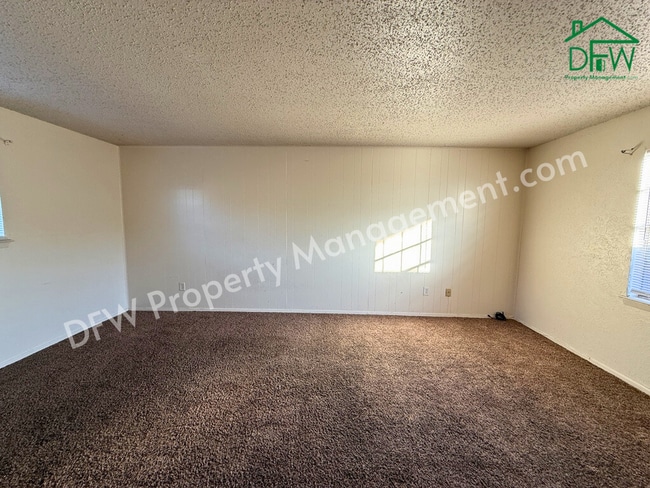 Building Photo - 1021 Pleasant Valley Ln