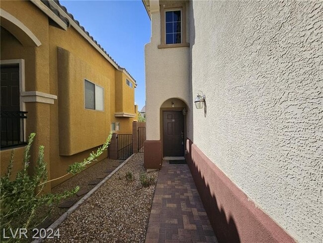 Building Photo - 7445 Calzado Dr