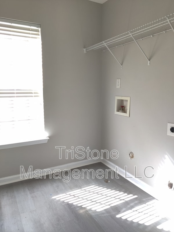 Building Photo - 2536 Carmathen Rd