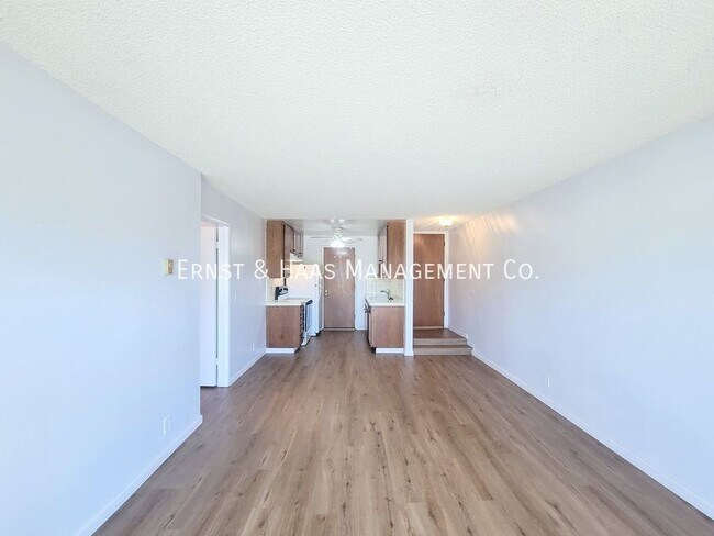 Building Photo - 3565 Linden Ave