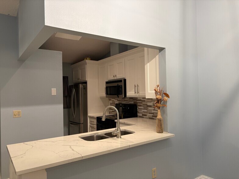 Building Photo - 746 N Jefferson Ave