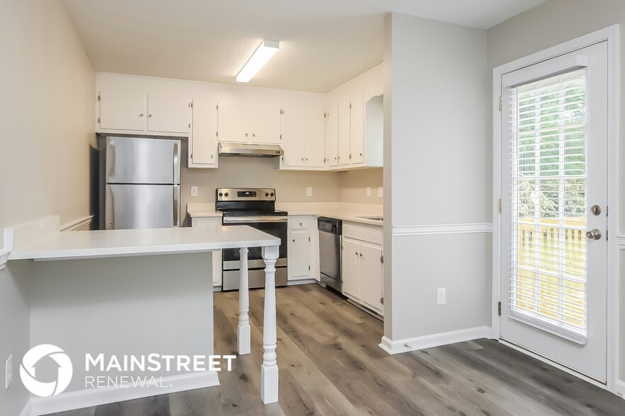 Building Photo - 208 Redberry Dr
