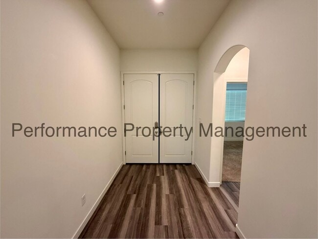 Building Photo - Stunning 4 Bed/3 Bath Belcourt Seven Oaks Home w/ $0 Deposit Option & More