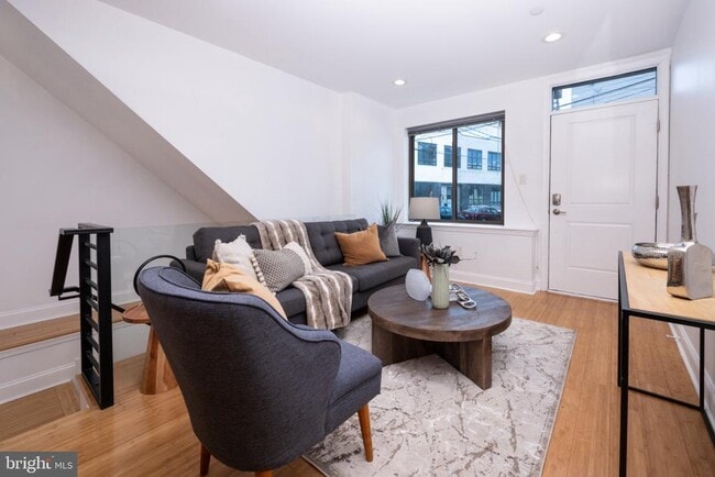 Building Photo - 2102 Berges St