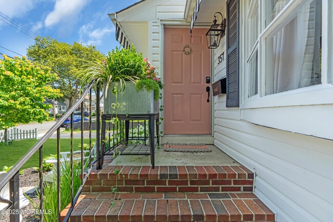 Building Photo - 351 Euclid Ave