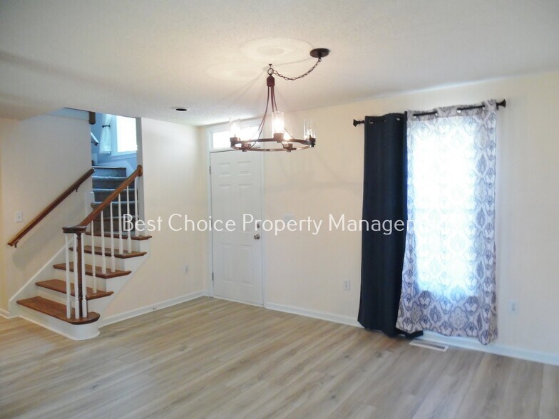 Building Photo - 5 Fallsburg court