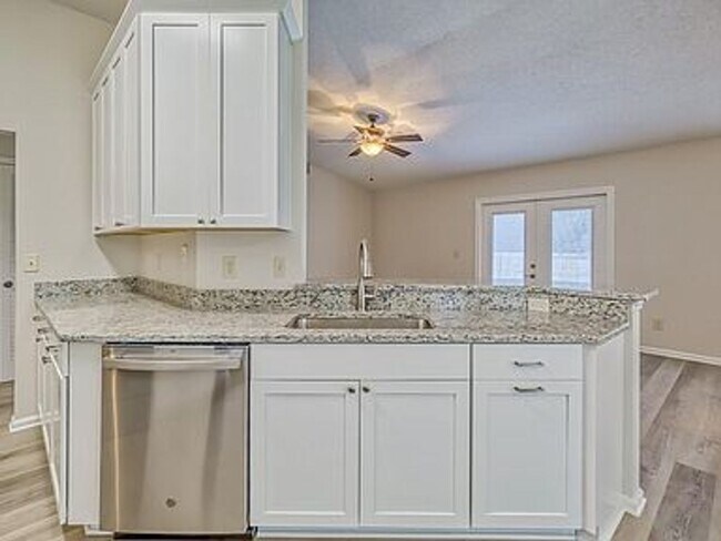 Building Photo - St Johns Rental