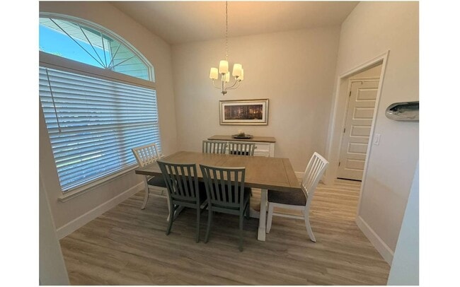 Building Photo - 297 SW Silverpalm Dr