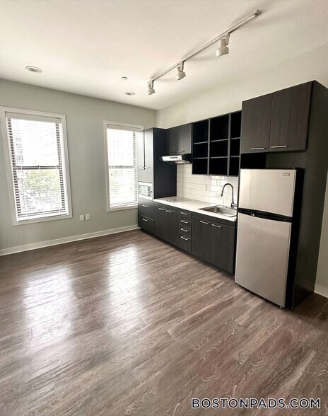 Building Photo - 82 Franklin St