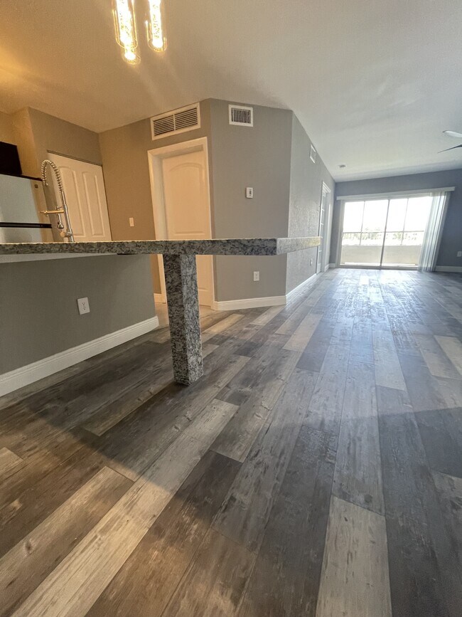 Building Photo - 2803 N Oakland Forest Dr