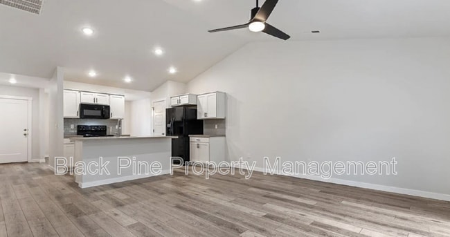 Building Photo - 3949 N Amberwood Ave