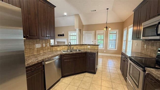 Building Photo - 703 Kingsley Dr