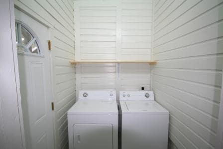 Building Photo - Adorable Apt in Historic Building - ONE Block to Duke!