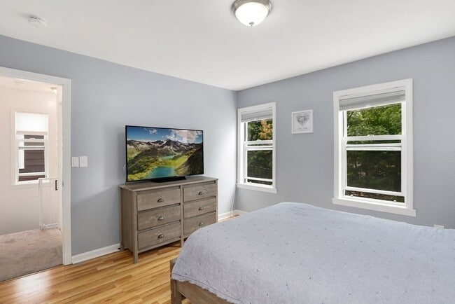 Building Photo - 37 Lindsay St