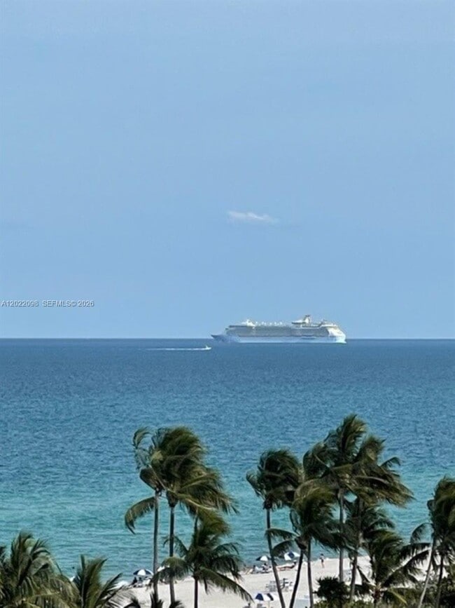 Building Photo - 5313 Collins Ave