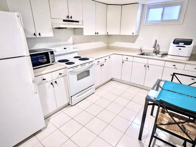 Building Photo - 6749 Eastern Ave