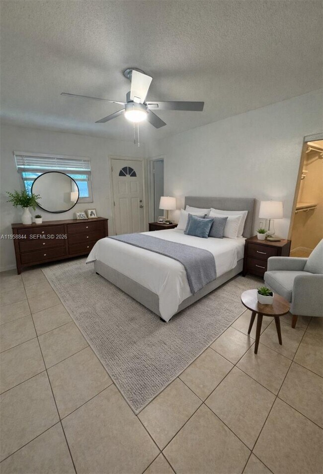 Building Photo - 2220 SW 46th Ct