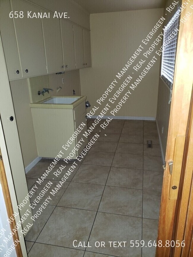 Building Photo - 658 W Kanai Ave