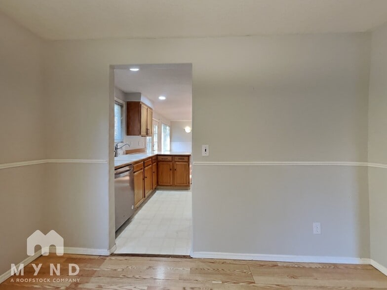 Building Photo - 11121 NE 92nd Cir